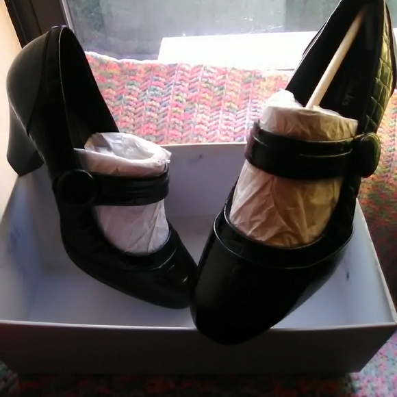 Clark's Bendables Patent Leather Croco Shoes - Picture 1 of 2